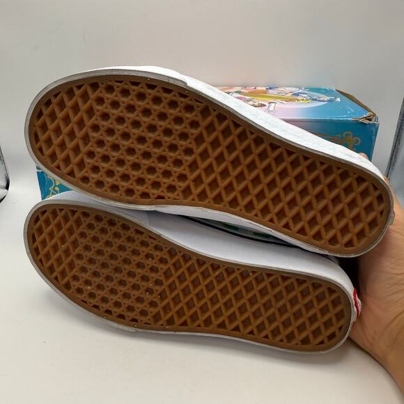 VANS X SAILOR MOON OLD SKOOL MEN'S 6 WOMEN'S 7.5 LIGHTLY USED - Picture 2 of 7